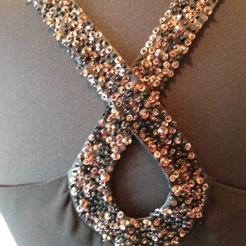 Little black dress/ embellishments around neck - Picture 4 of 5